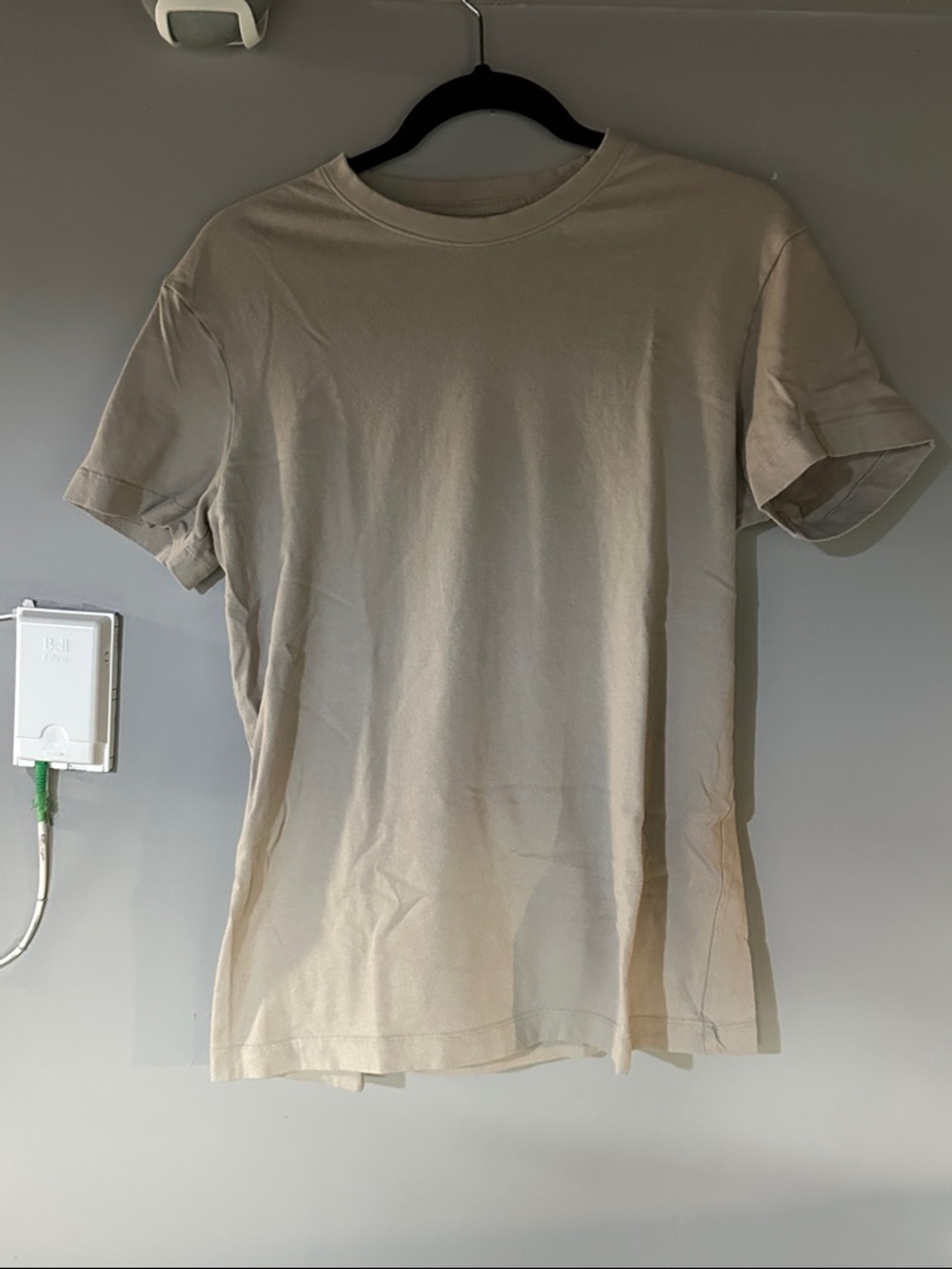 SKIMS Men's Short Sleeve Crew Tee in Beige/Sand size Small